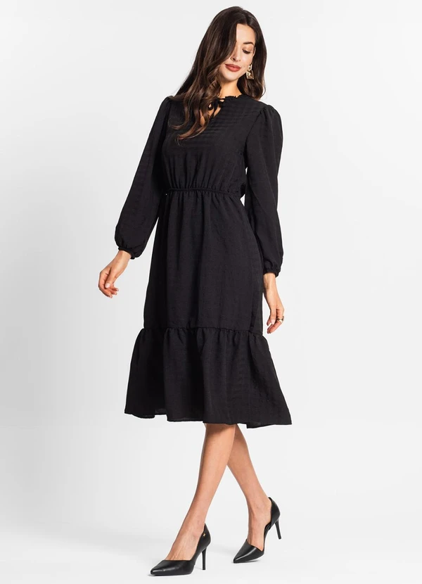 vestido midi preto plus size