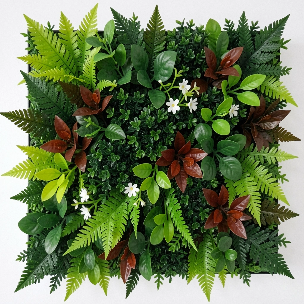 Hall com parede inteiramente revestida de musgo sintético verde escuro, piso de concreto e iluminação embutida no teto.